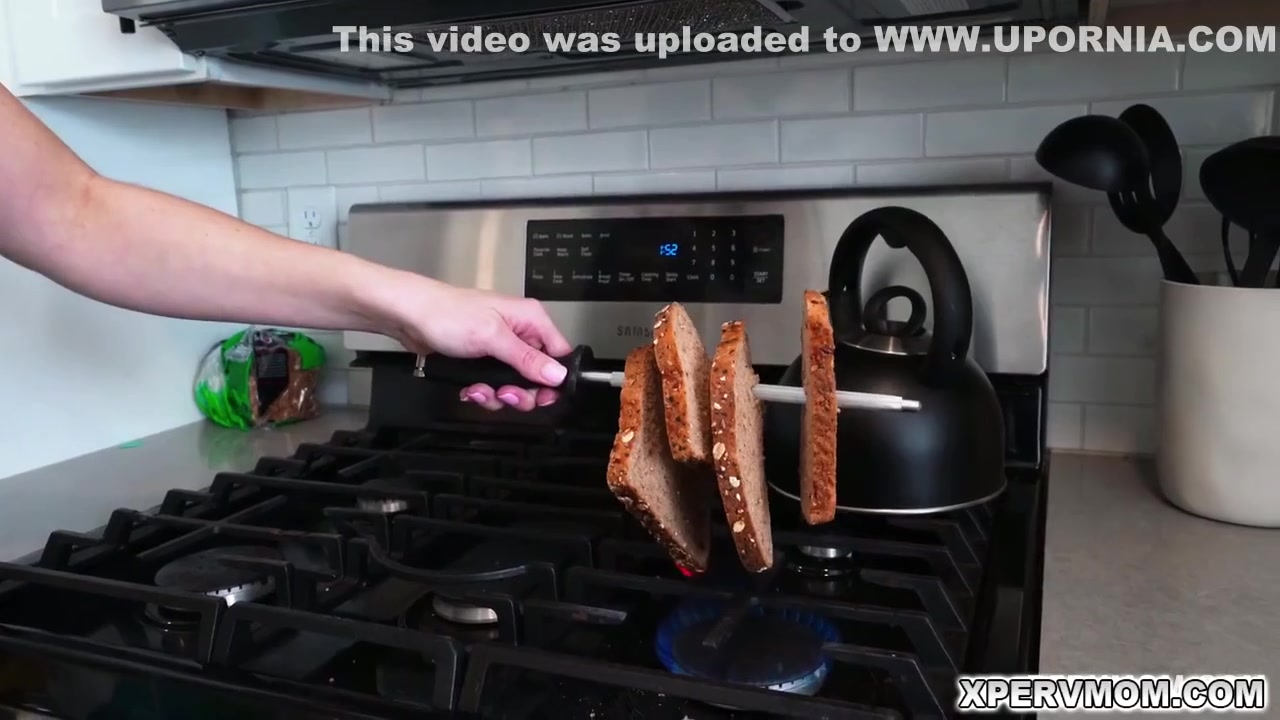 Jenna Noelle - Serves Hot Fellatio In The Kitchen