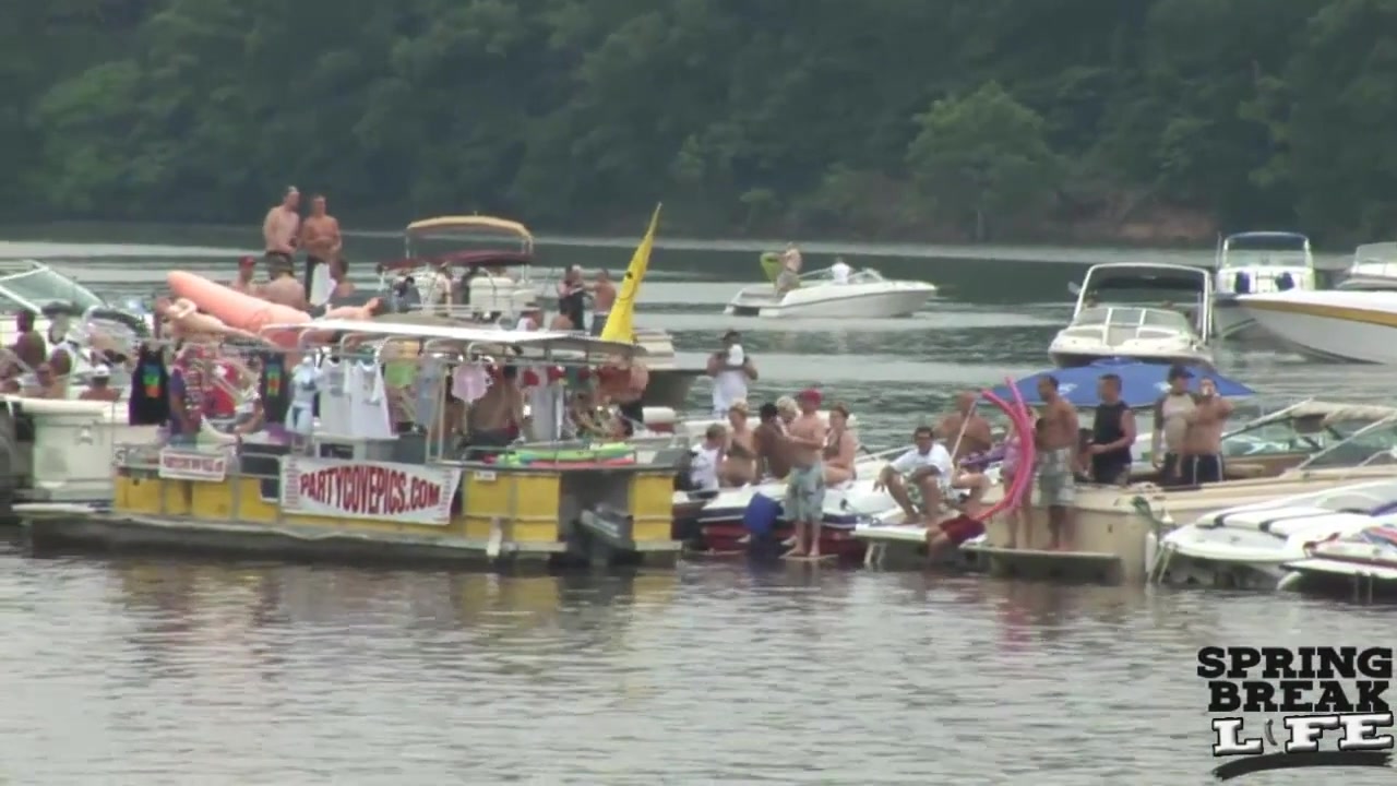 Party Naked on the Lake for a Sunday Afternoon - SpringbreakLife