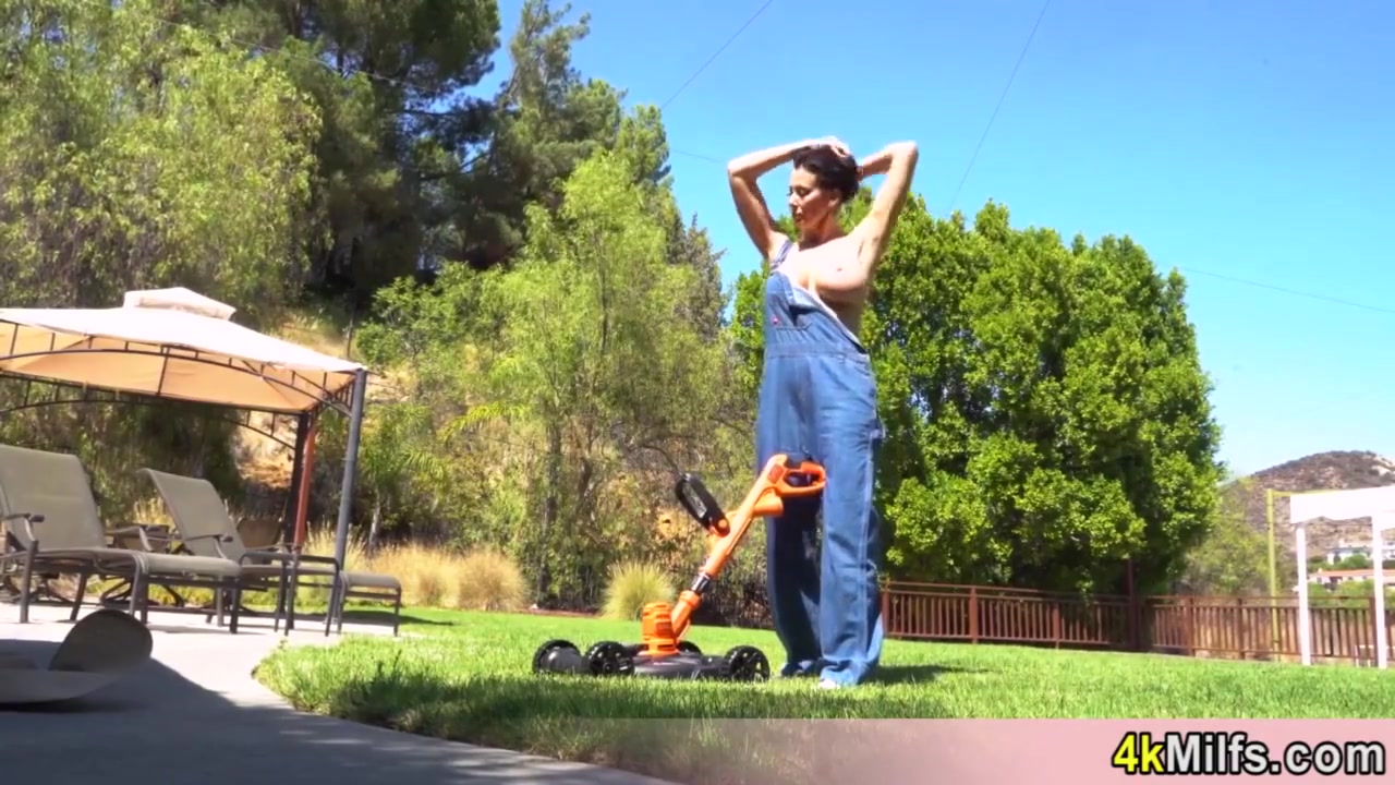 Reagan Foxx In Busty Doing The Lawn But Its Too Hot Out There So She Starts Stripping Down