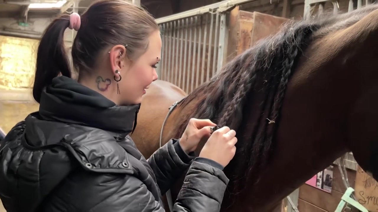 Mary-Jane is enjoying herself again! - Jacquie et Michel TV