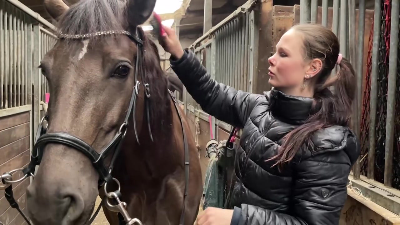 Mary-Jane is enjoying herself again! - Jacquie et Michel TV
