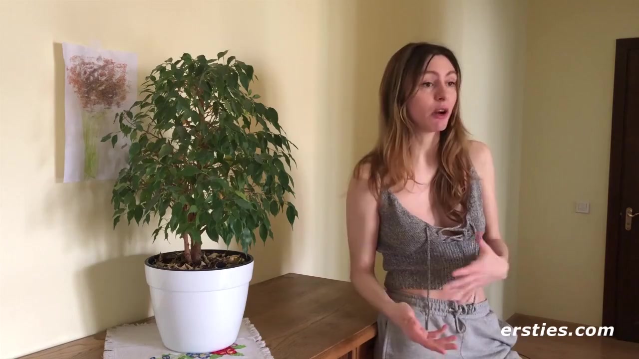 Lina Masturbates For The Camera