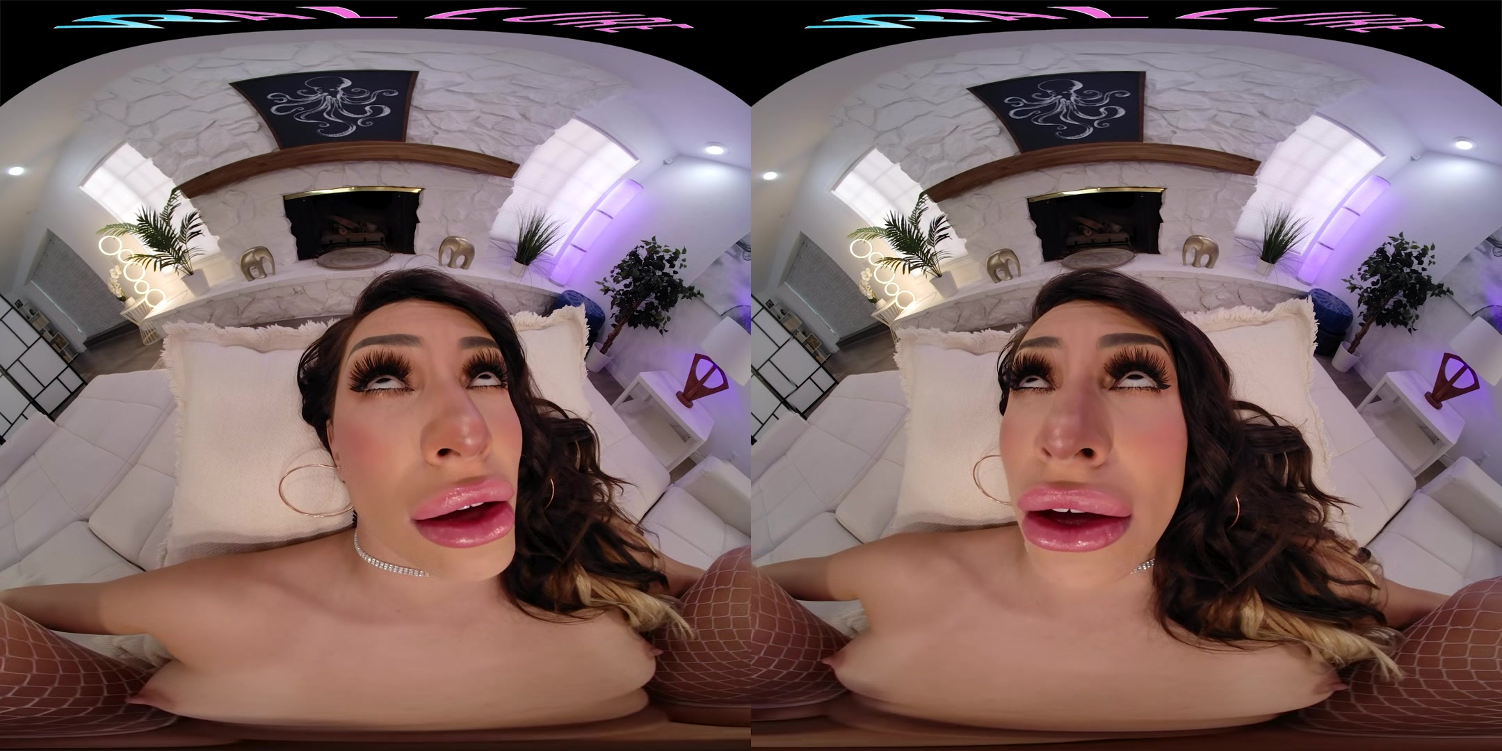 Gorgeous Latina rides her sex toy in virtual reality