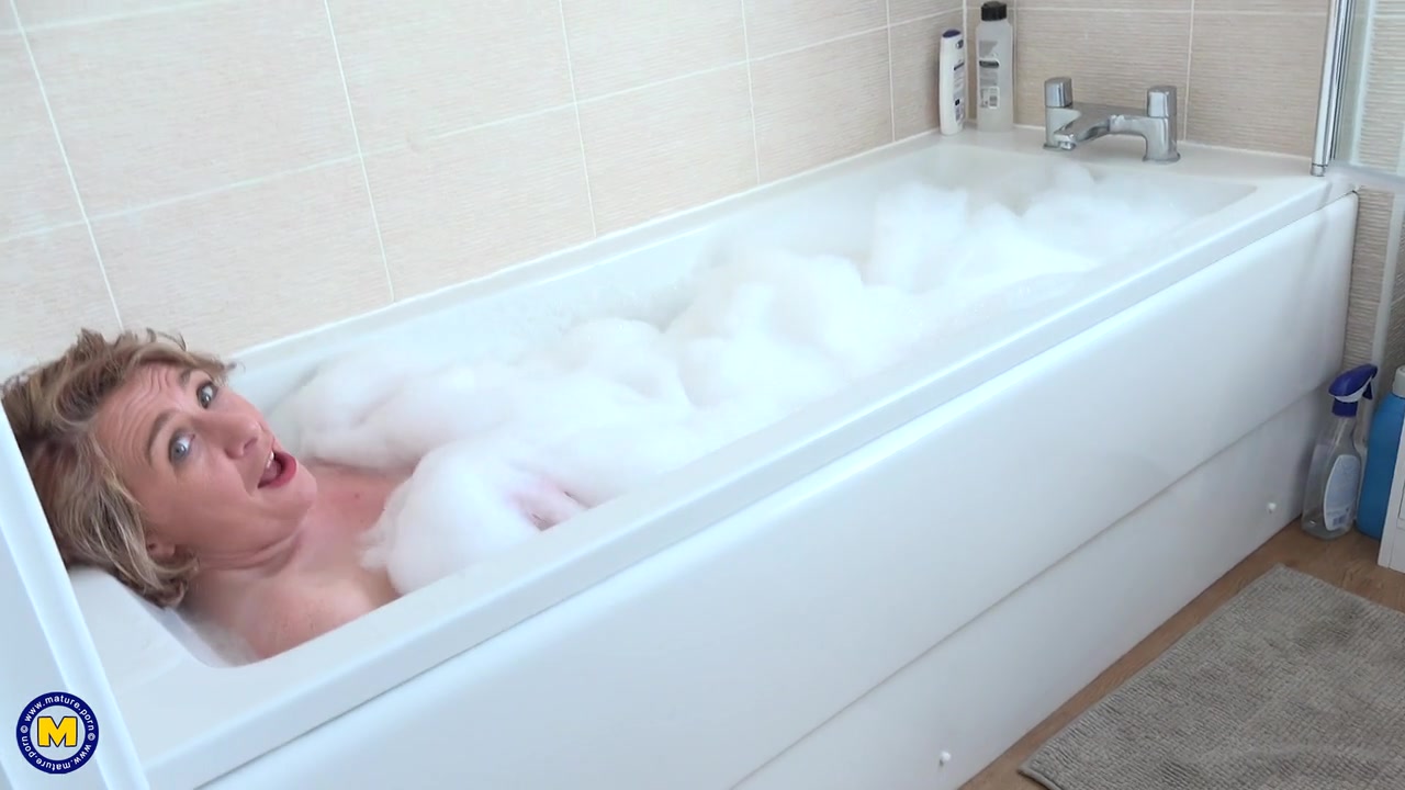 Big Breasted Camilla Is Taking A Bath... Will You Join Her - MatureNl