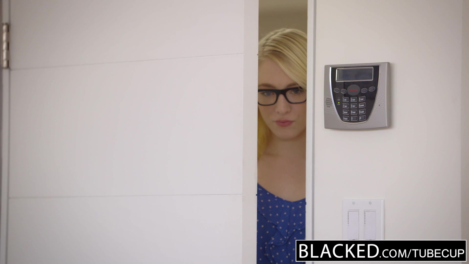 BLACKED Stepsisters Trillium and Niki Snow First Interracial
