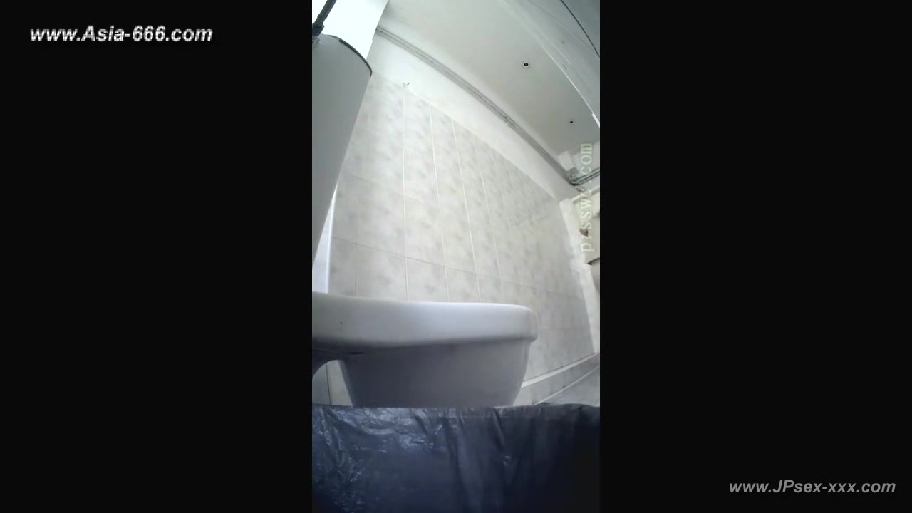 peeping blondes go to toilet.101