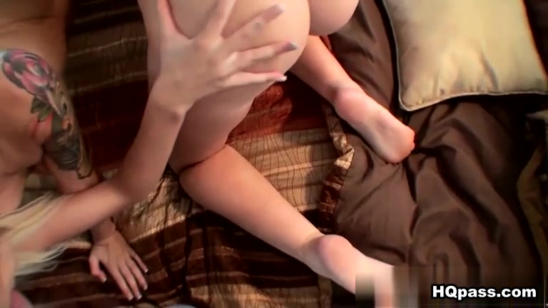 Josh & Emma Mae & Nichole Taylor in Duo lips Video