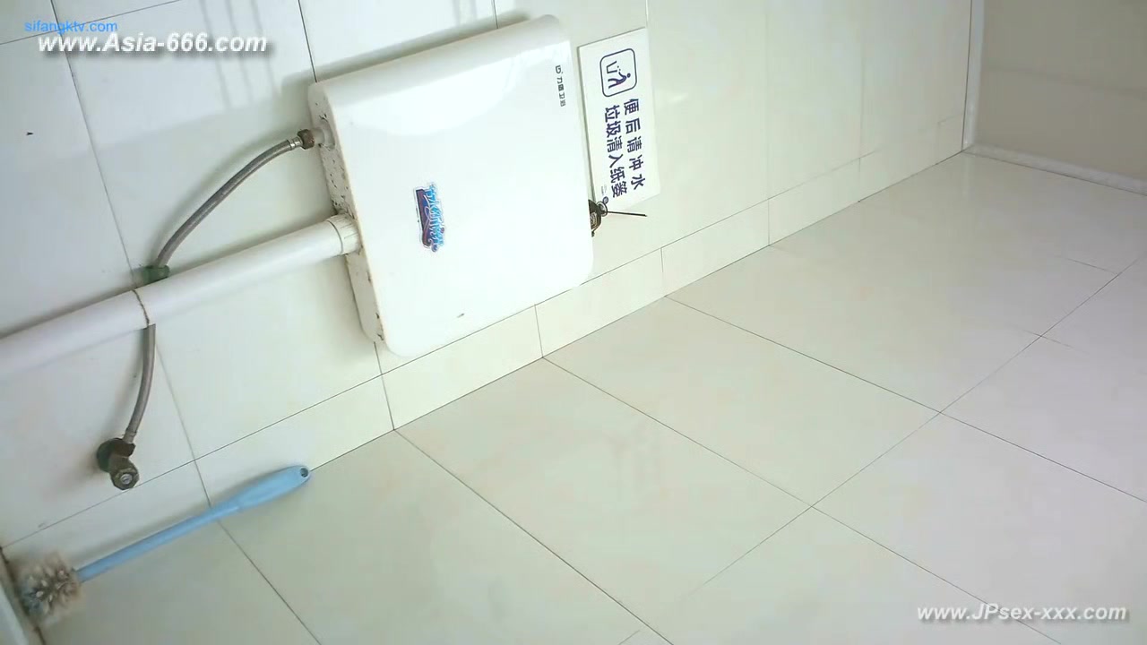 chinese girls go to toilet.***