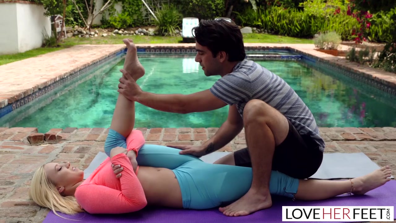 Bailey Brooke Yoga And Footjob