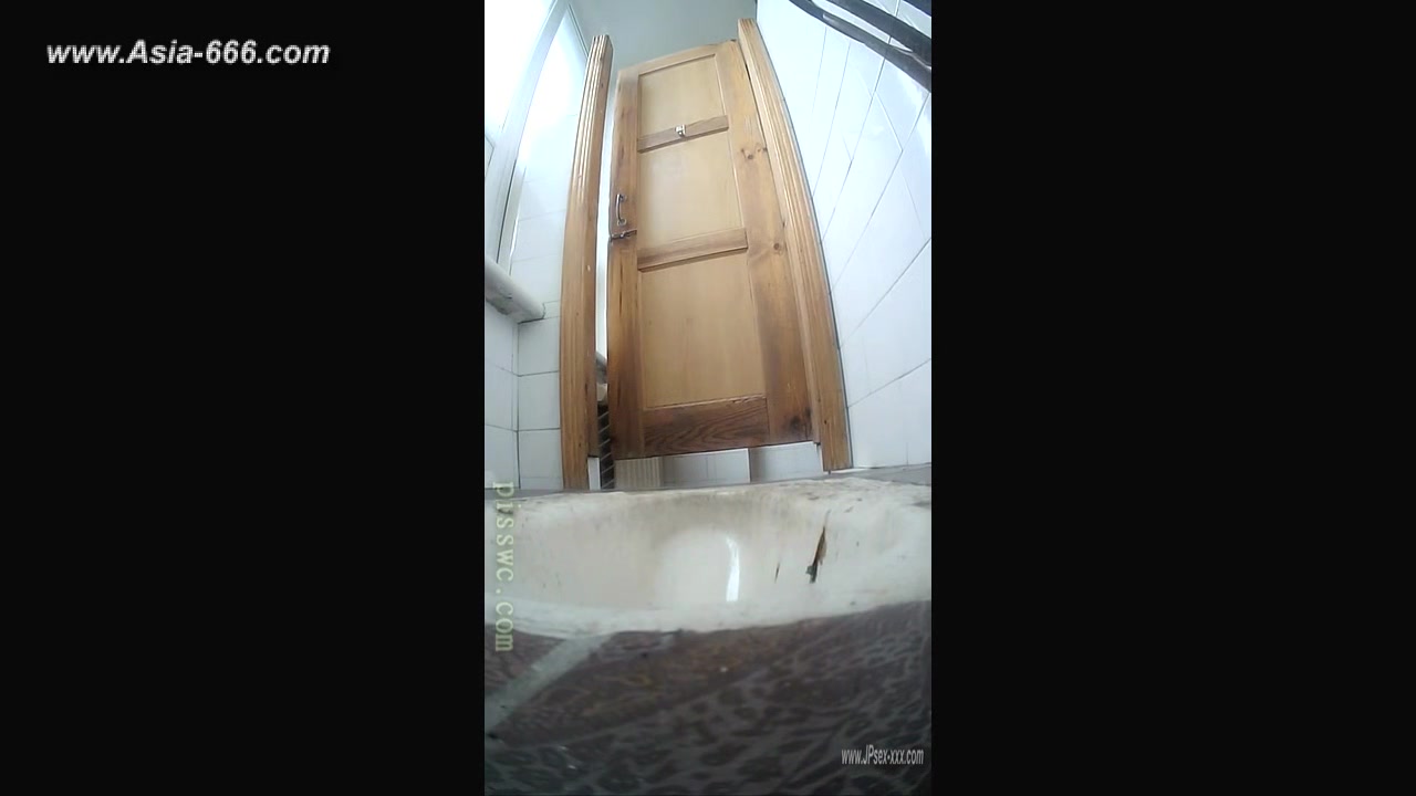 peeping blondes go to toilet.60