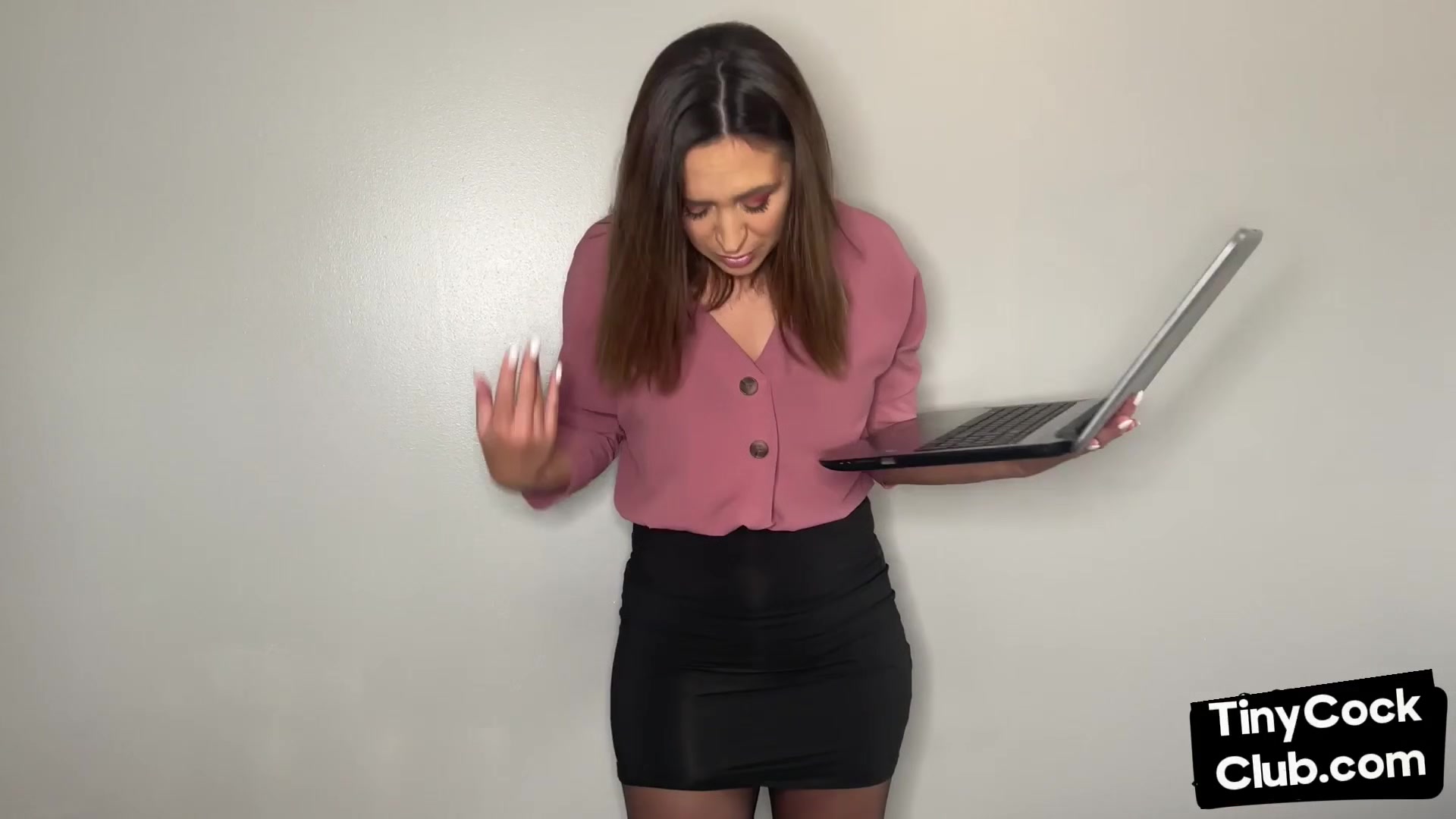 SPH solo GF talks dirty in her femdom video about tiny cocks
