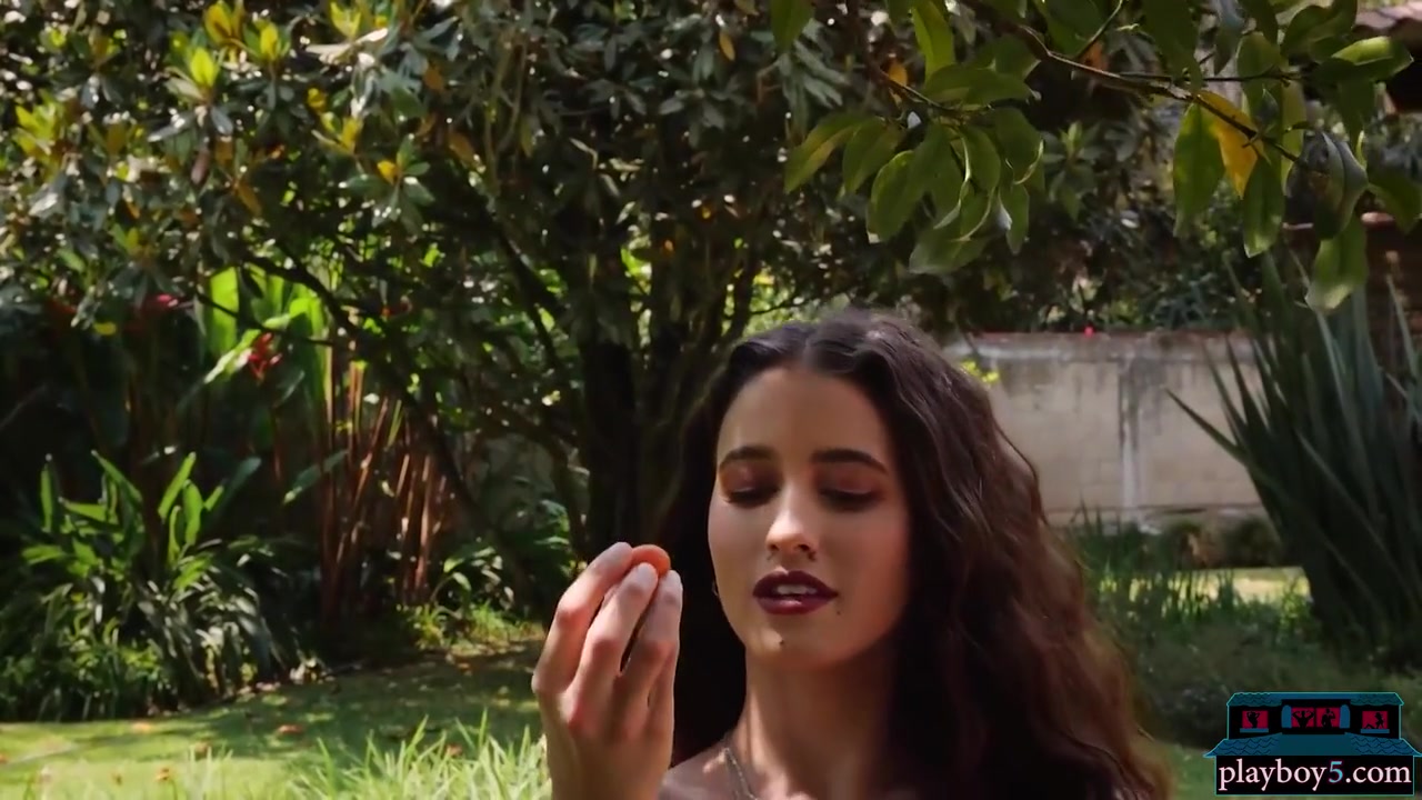 Megan Blake - Gorgeous All Natural Model Babe Outdoor Striptease For
