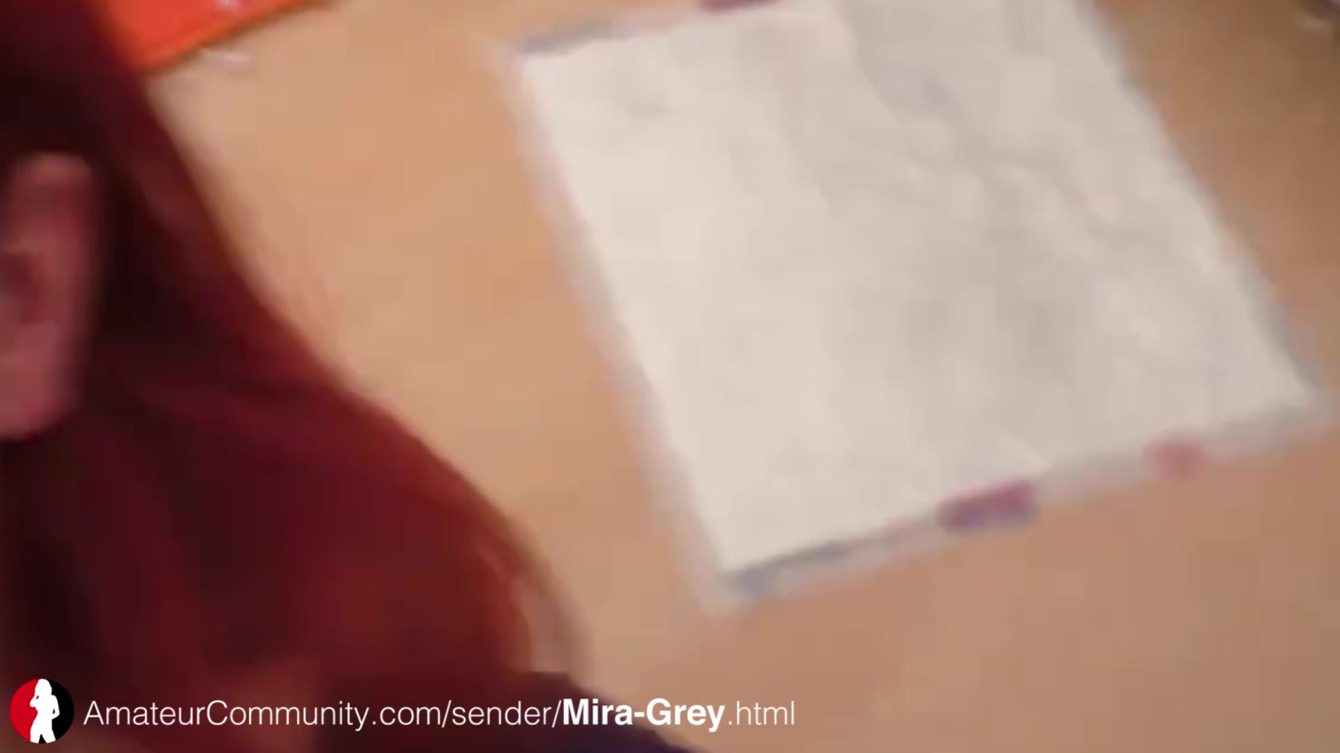 Mira pisst in sein Mund