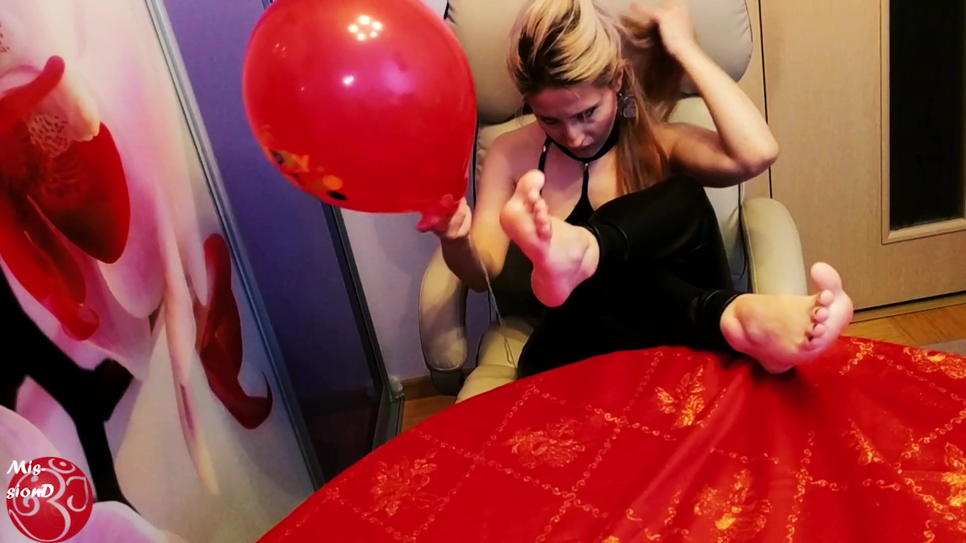 Red Balloon Feet Play - Sex Movies Featuring Findom Goaldigger