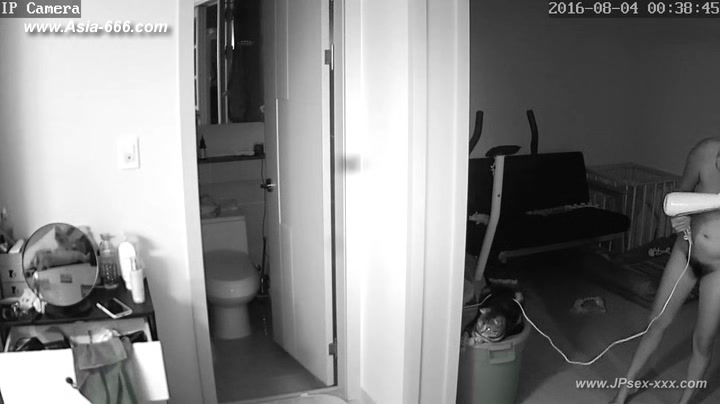 Hackers use the camera to remote monitoring of a lover's home life.***