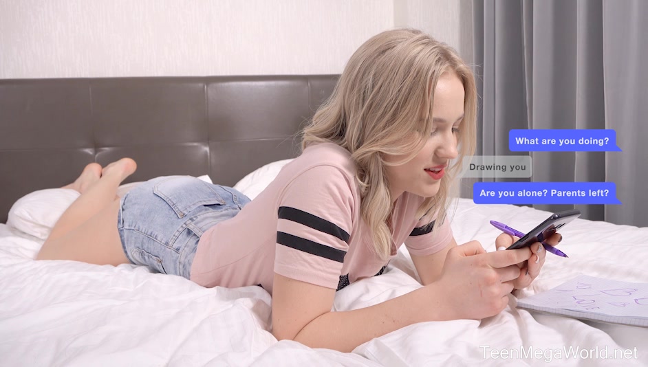 Parents away, anal lovers will play - AnalBeauty
