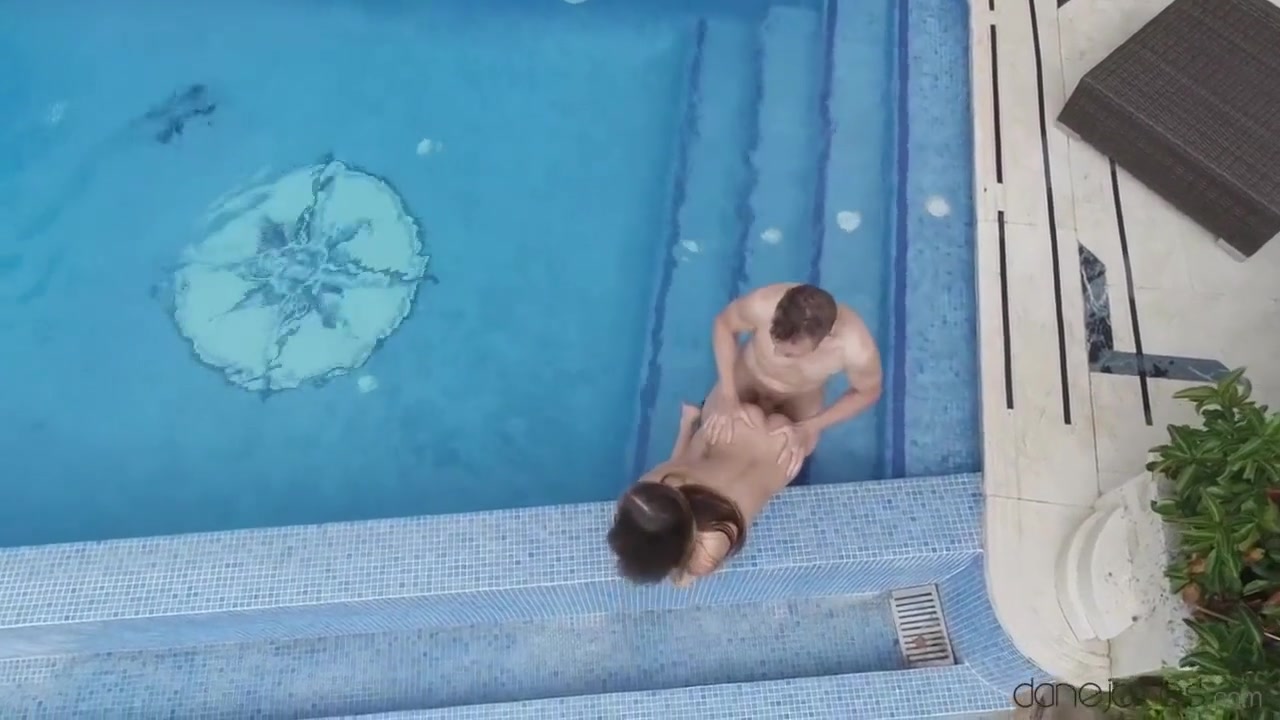 Mary Rock - Russian Hottie Makes Love With Rich Man Outdoors