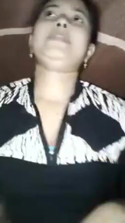22 aunty with boyfriend kissing and fucking