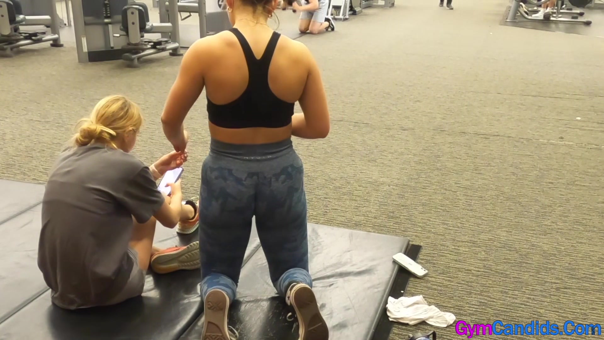 Big Booty teen 18+ in Tight Leggings