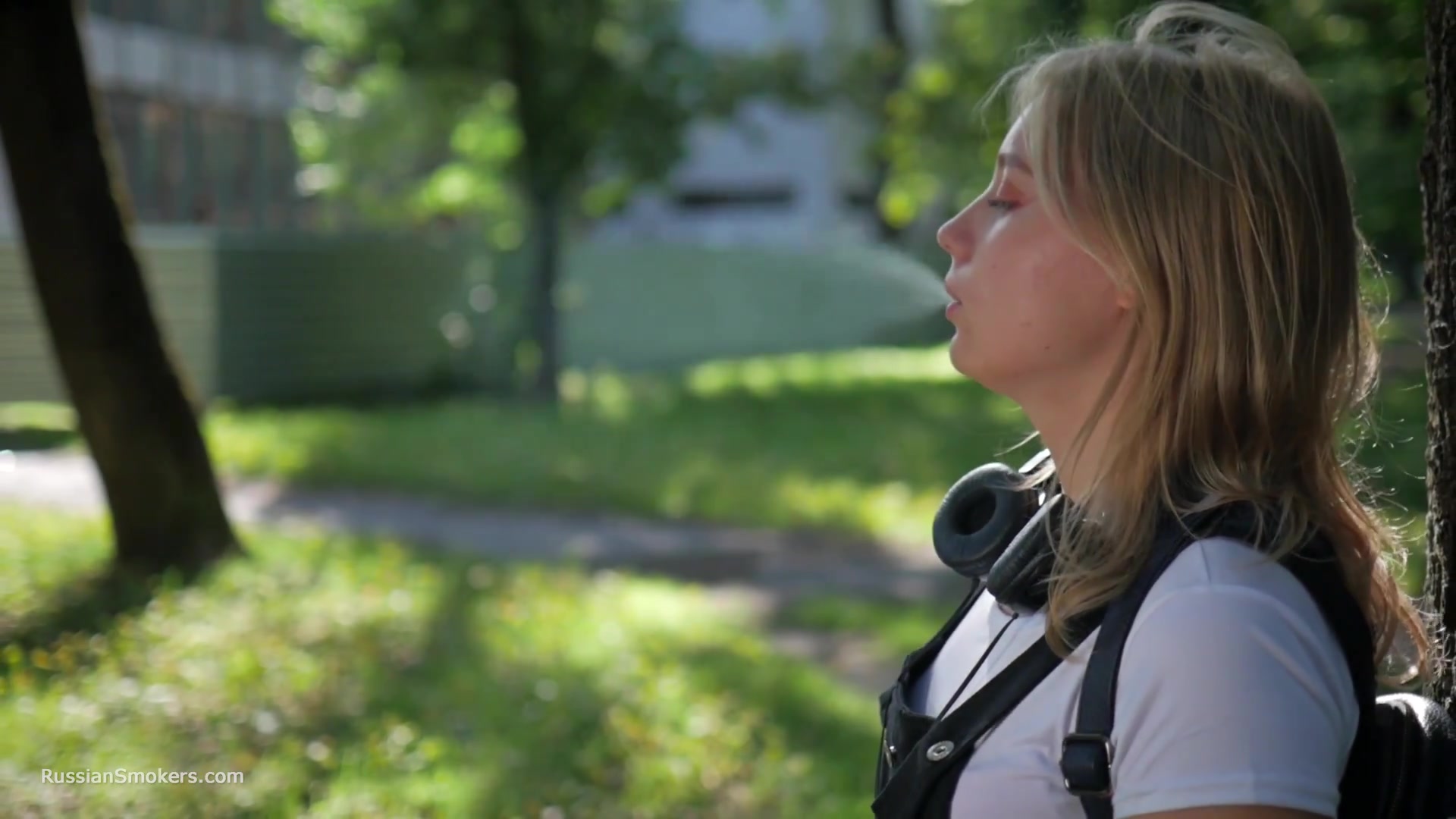 Sweet Polina Is Smoking 120mm Cork Cigarettes In The Park