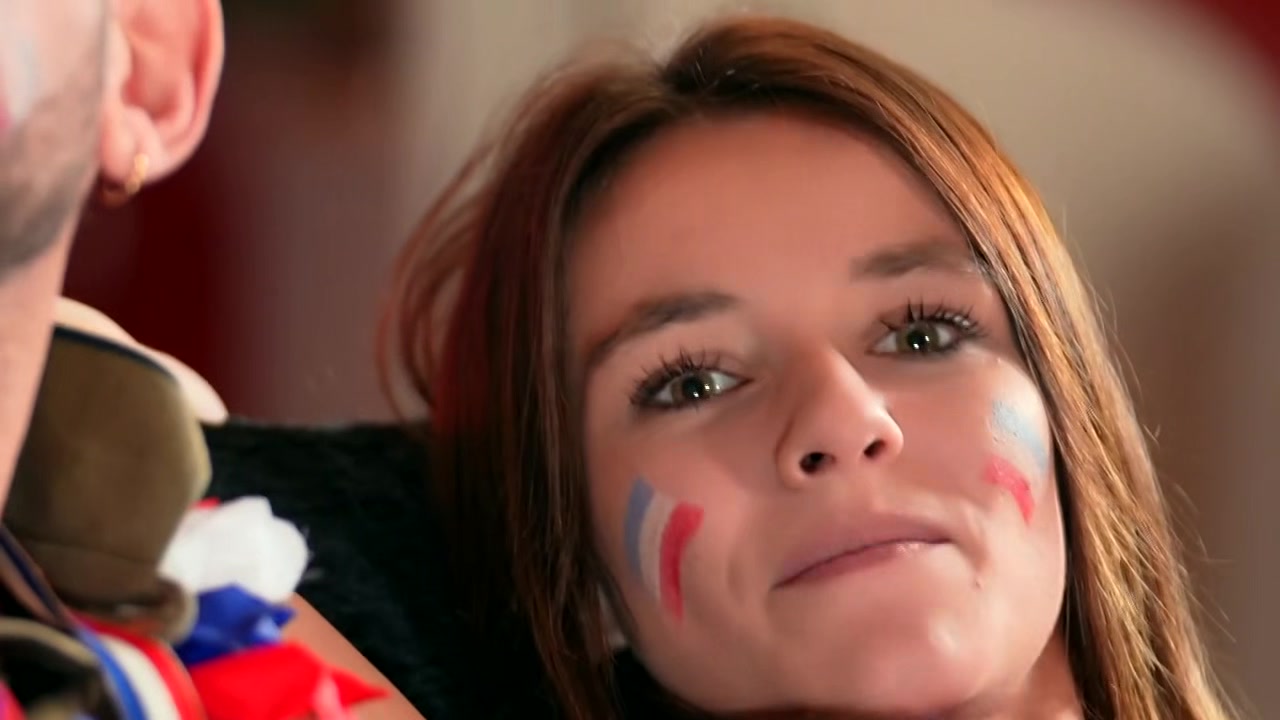 Lily Alix, 28 years old, pastry chef in Marseille and OM fan! - Jacquie et Michel TV