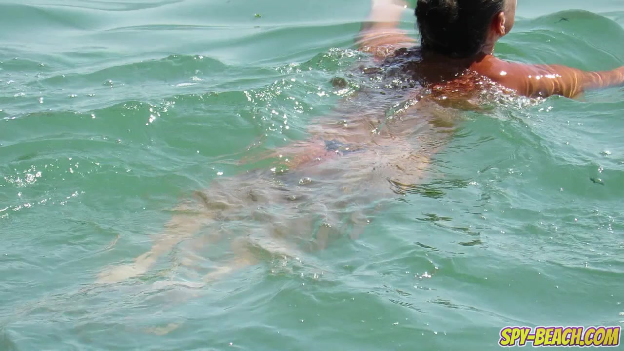 Big Boobs Amateur Beach MILFs - Topless Beach Video
