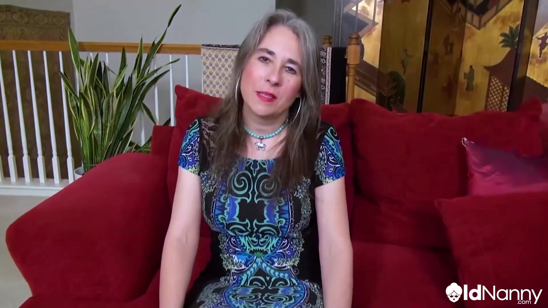 Curvy MILF Pleasure Her Hairy Pussy With Toys - OLDNANNY