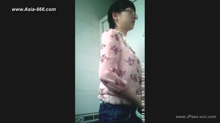 chinese girls go to toilet.88