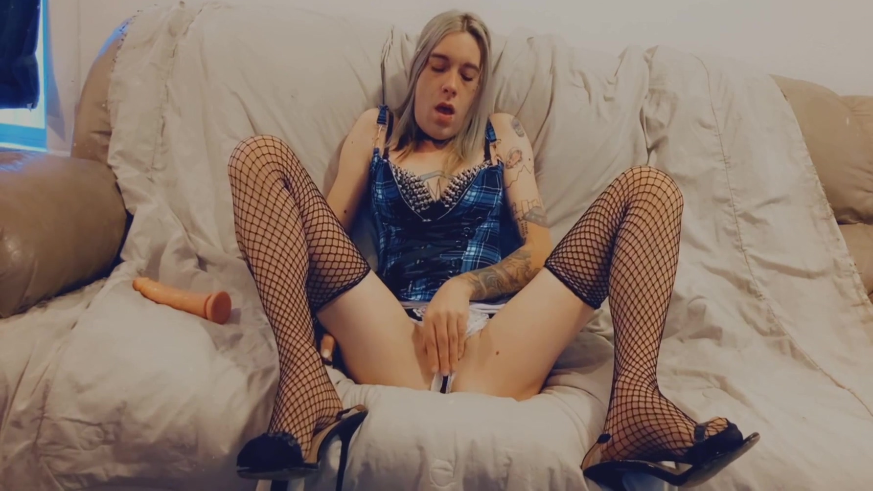 Hot Trans Loves To Spread Suck And