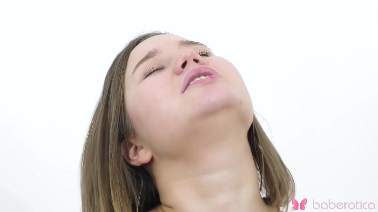 Amalia Davis In Solo Plump Girl Is Masturbating In 4k