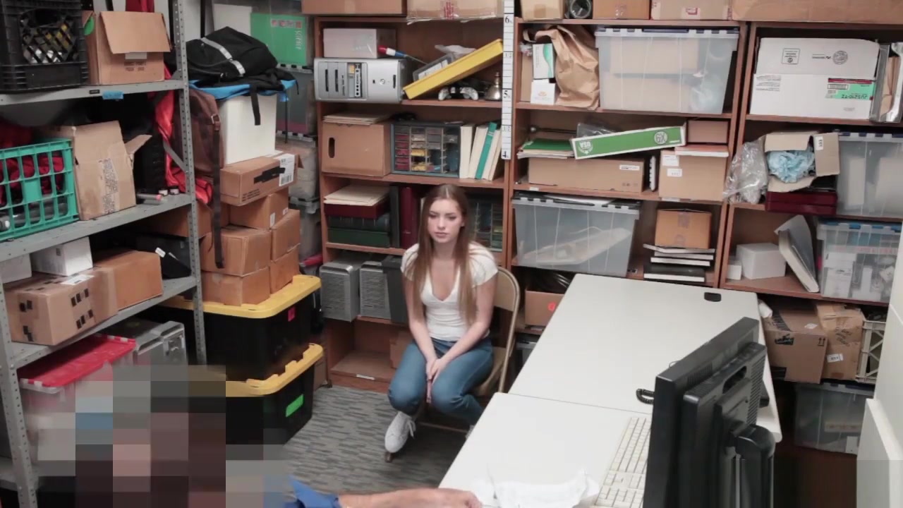 Shoplyfter bouncing off her tight pussy on top of the LP Officer