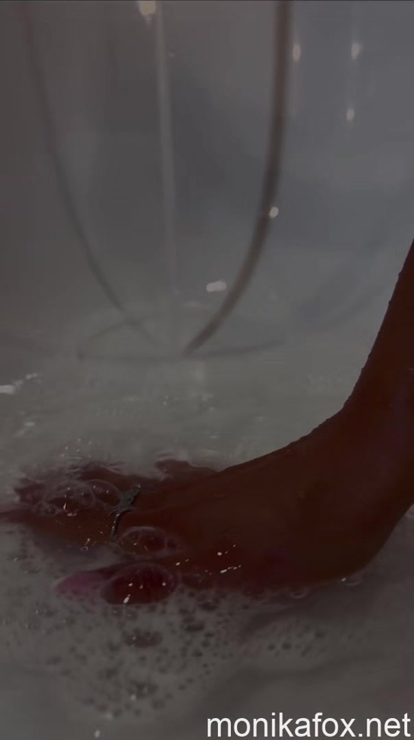 Monika Fox Foam Games In The Bathroom With A Pink Toy - Monikafox