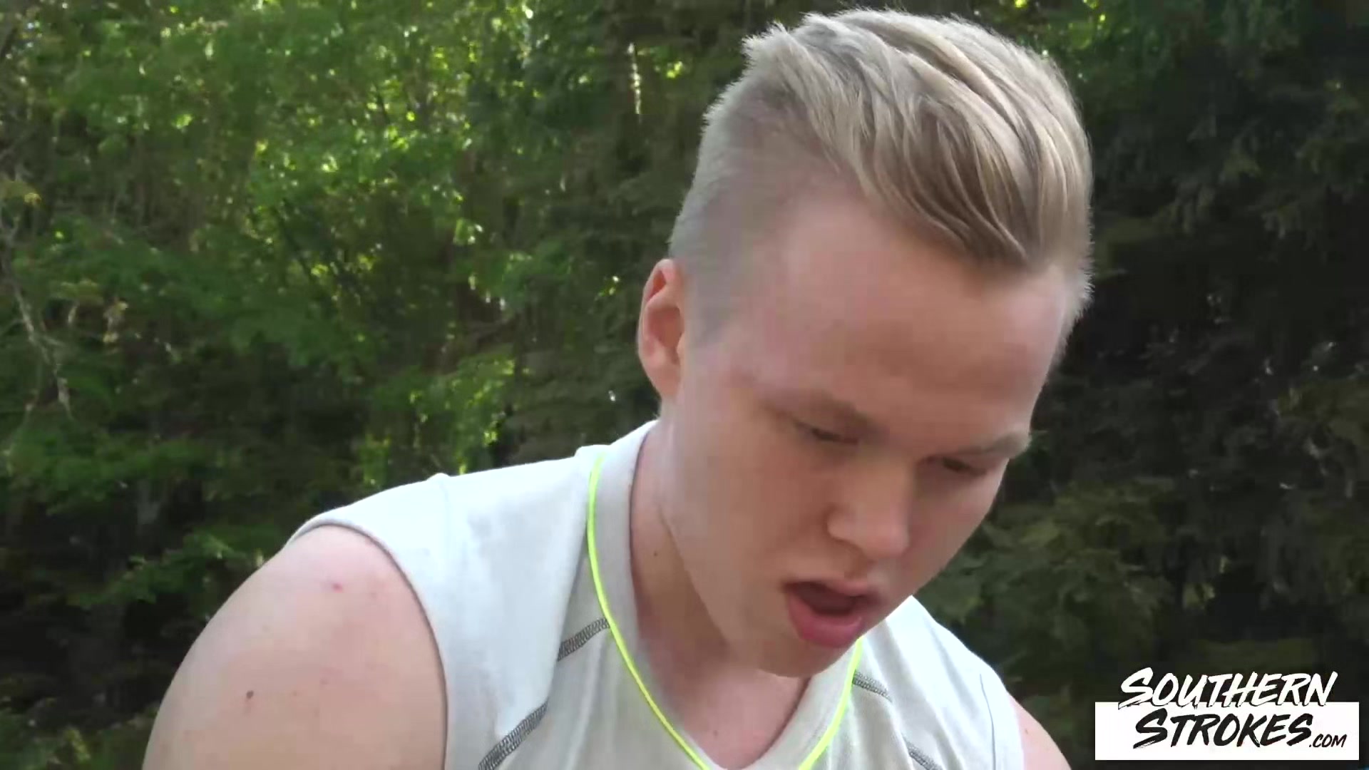 SOUTHERNSTROKES Reece Andrews Gives Jeffrey Lloyd Steamy Handjob