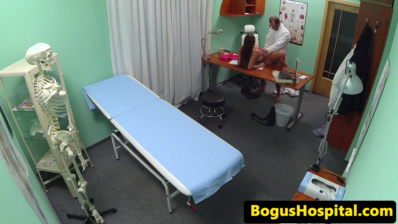 Real amateur licked out by her doctor