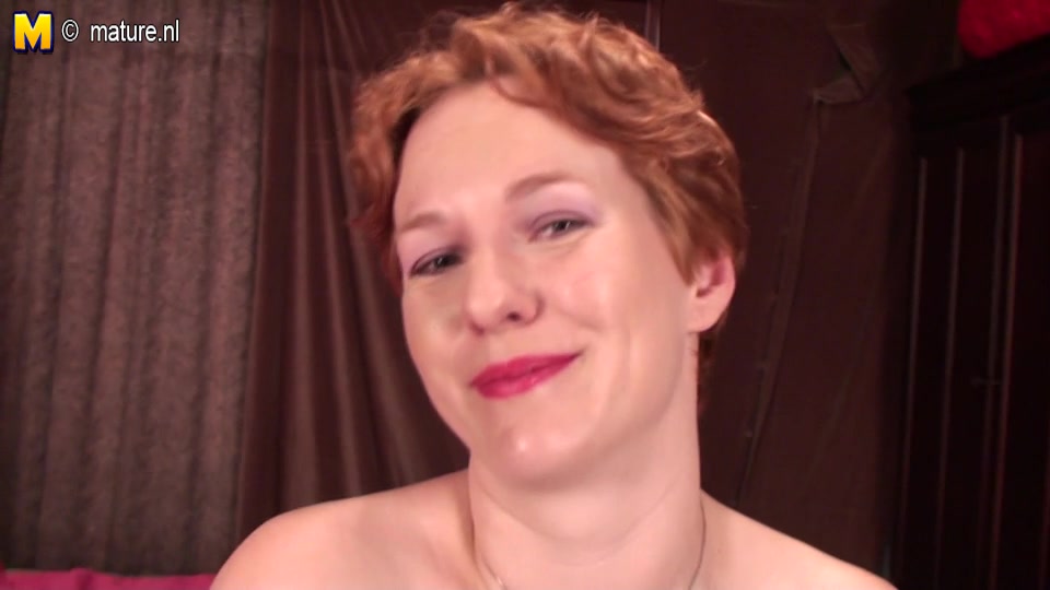 Naughty American Housewife Getting Dirty On Her Bed - MatureNL