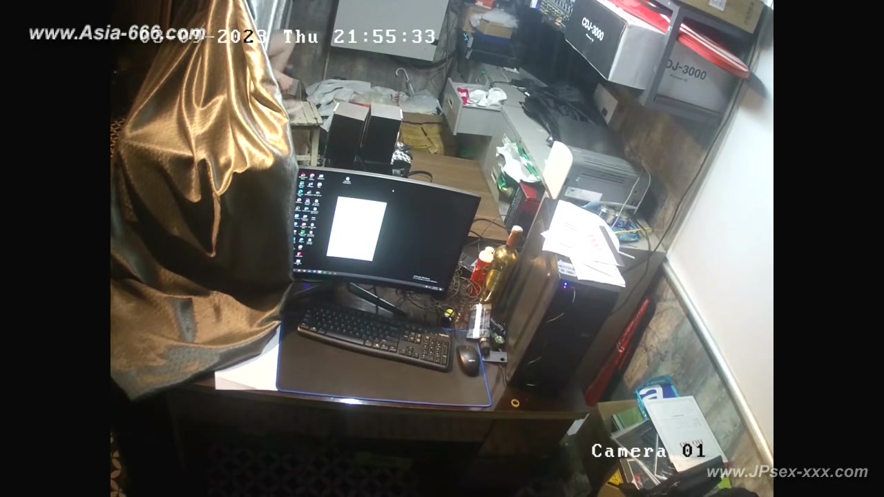Hackers use the camera to remote monitoring of a lover's home life.600