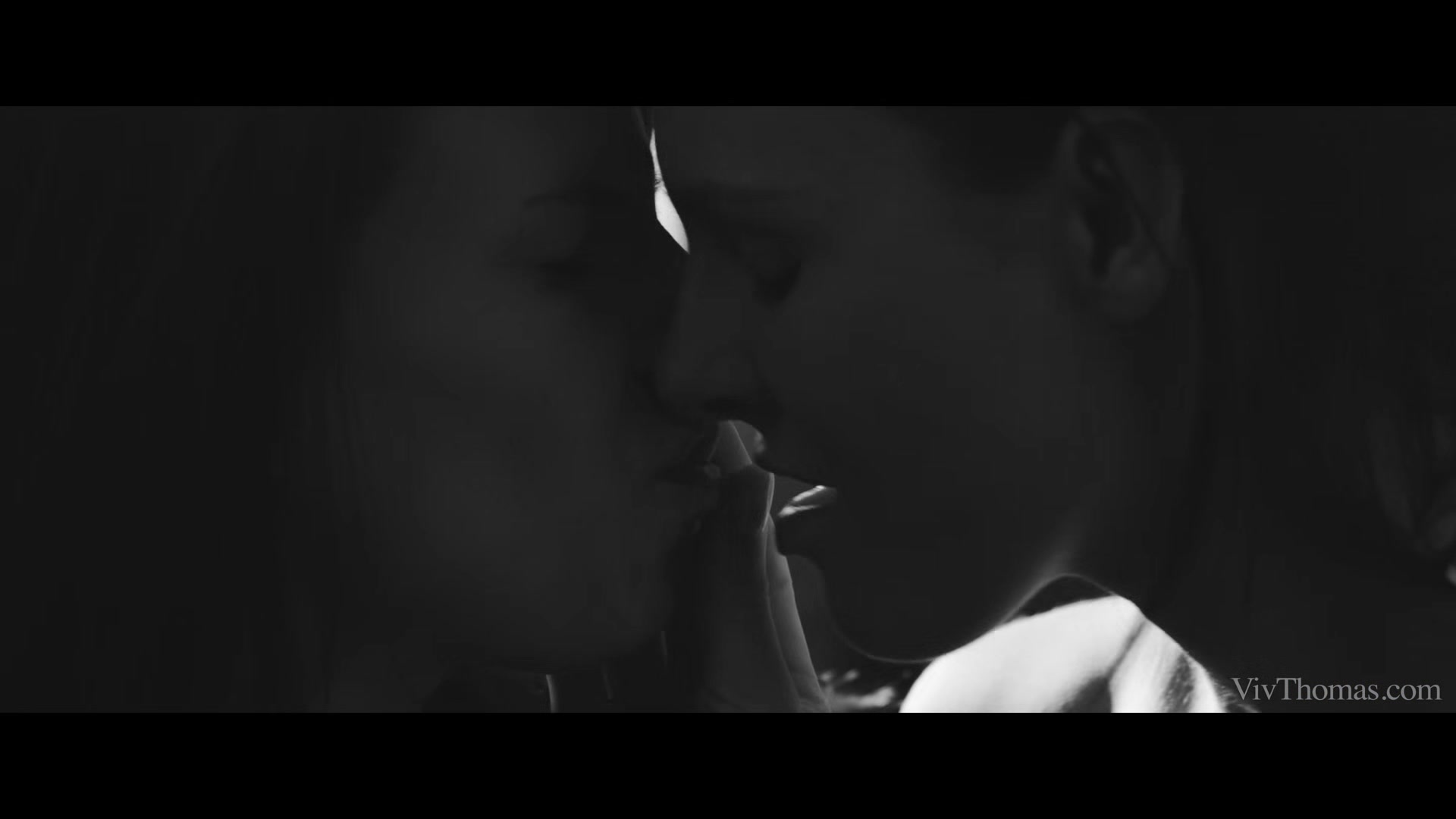 Memento - Reloaded 1 - Excited - Kira Zen & Leila Smith - VivThomas