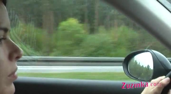 Zuzinka masturbates her pussy in the car