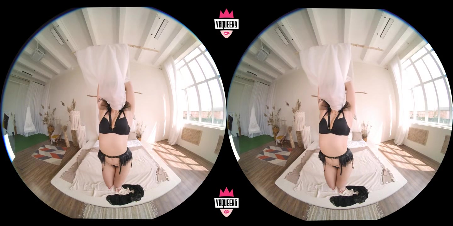Nasty Geisha Gets Naked - VRQueens