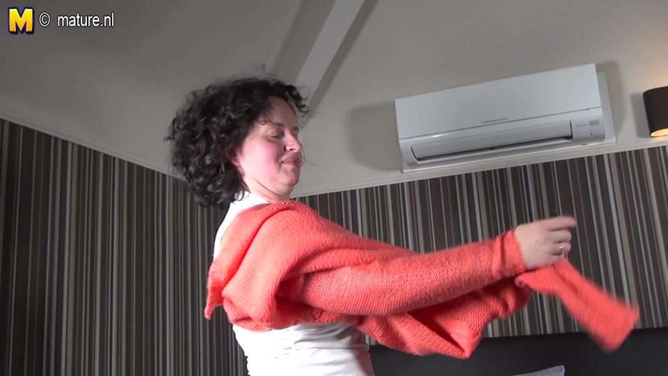 Belgian Mature Lady Playing With Herself - MatureNL