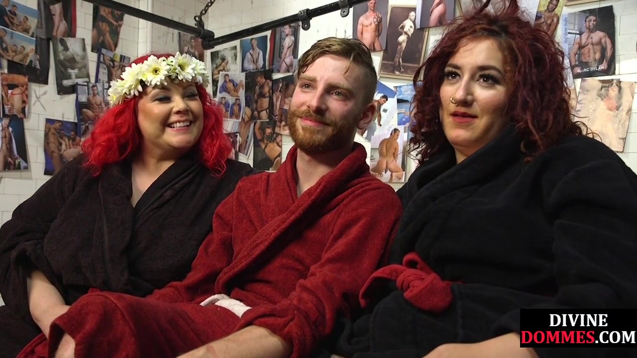 BBW smothering femina ladies punish male in 3some session
