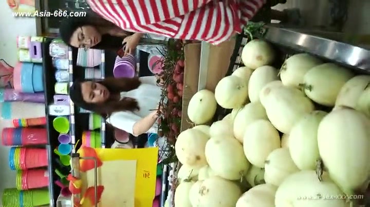peeping chinese amateur upskirt.29