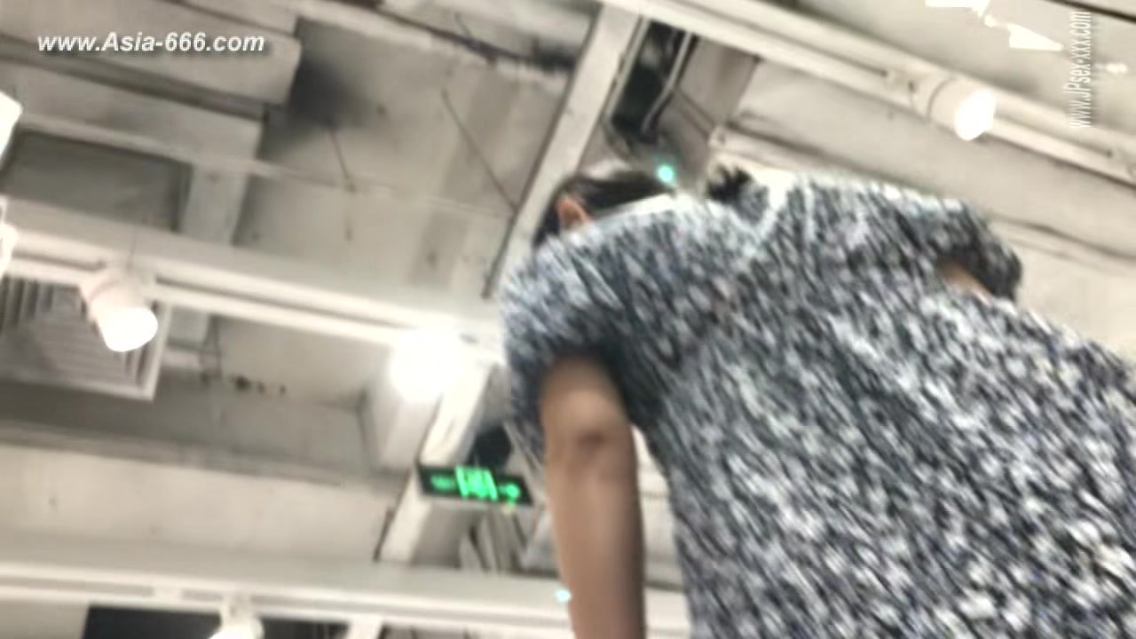 peeping chinese amateur upskirt.135