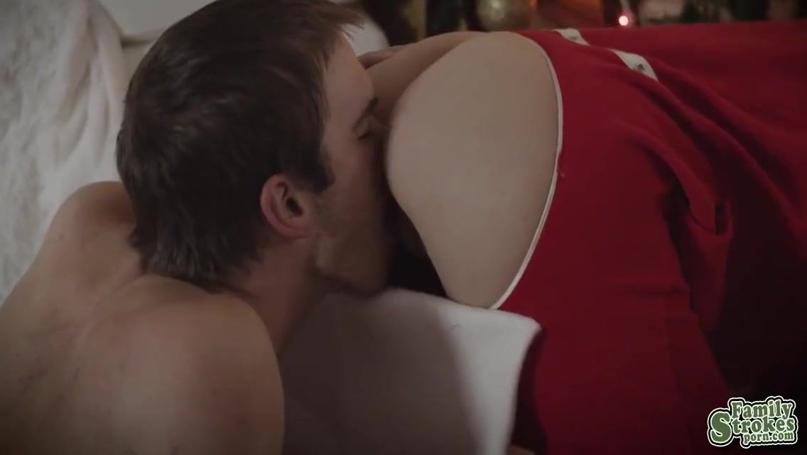 Stepmom Joins And In Christmas Threesome Fucking 8 Min With Avery Moon, Jay Myers And Casca Akashova