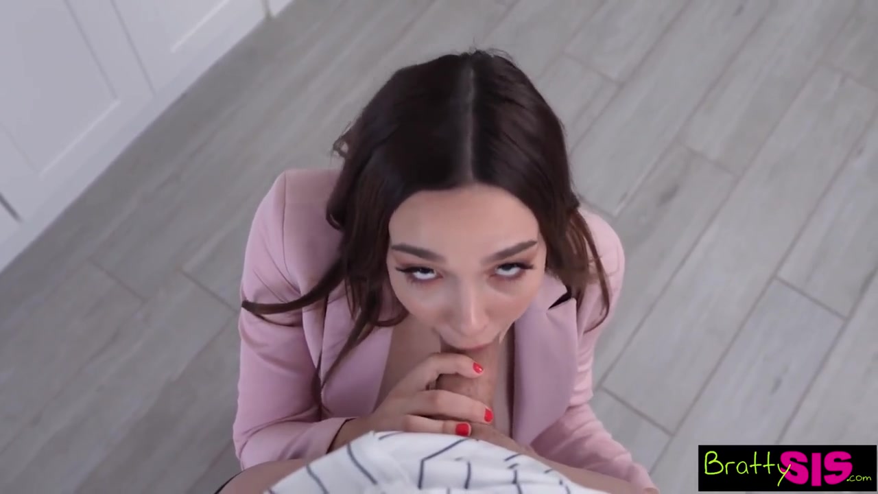 Bratty Sis And Rissa May - Free Premium Video Says Since I Cant Play I Thought Id Offer Commentary- Im Good With My Mouth