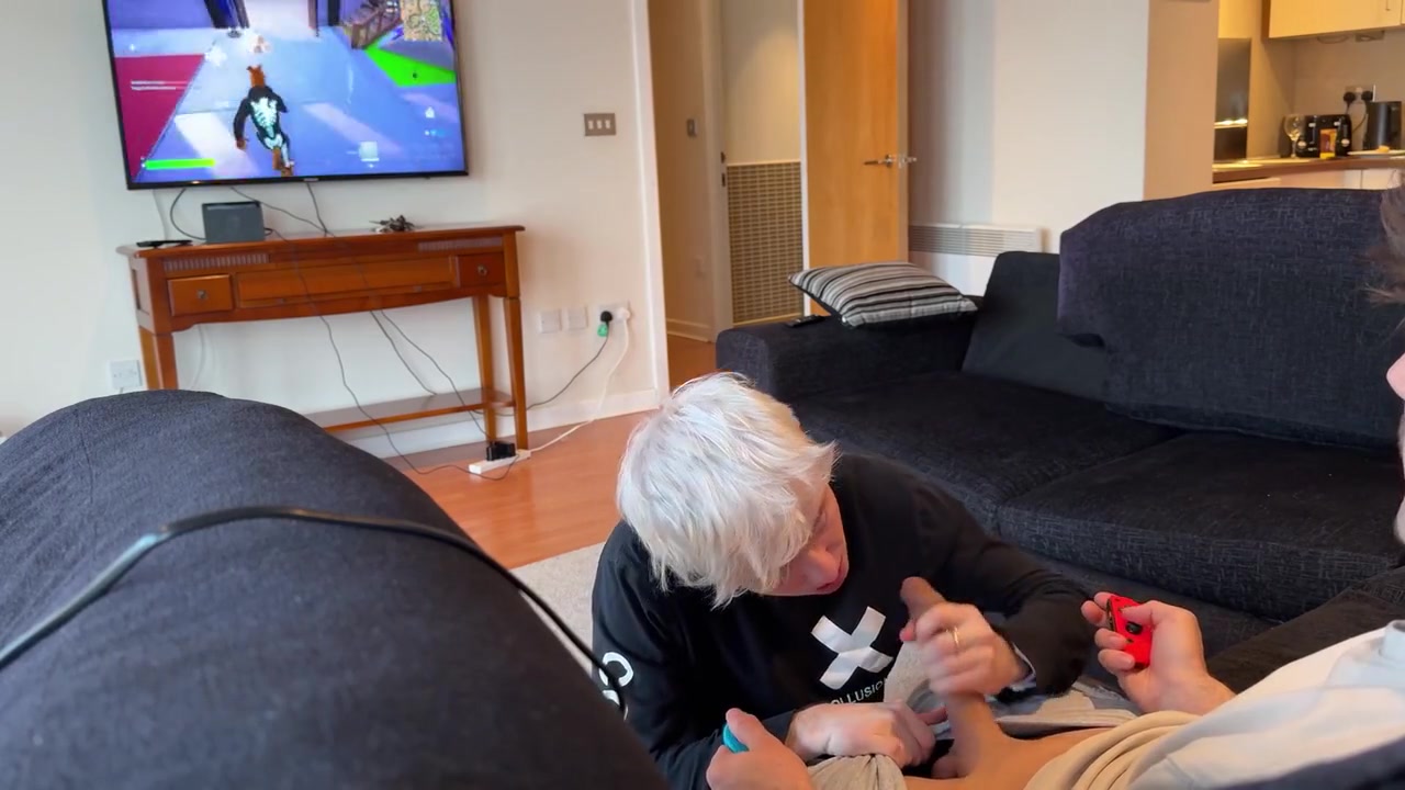 Blonde Twink Dude Sucks Cum Out Of His Mate Whilst He Video Games Fornite