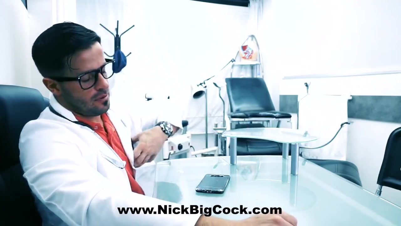 Porn Video In The Office Of A Fake Gynecologist Who Enjoys Fucking A Woman With A Big Ass