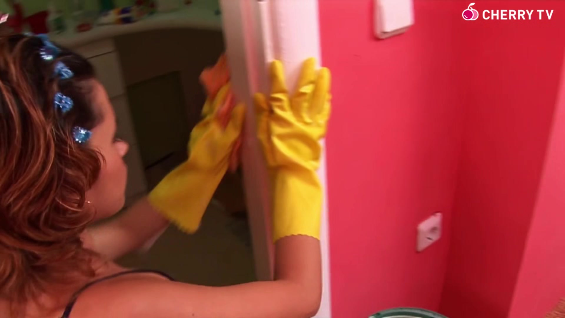 Cleaning my dressing room without my undies