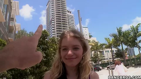 Amateur blonde Marianna gets money for fuck