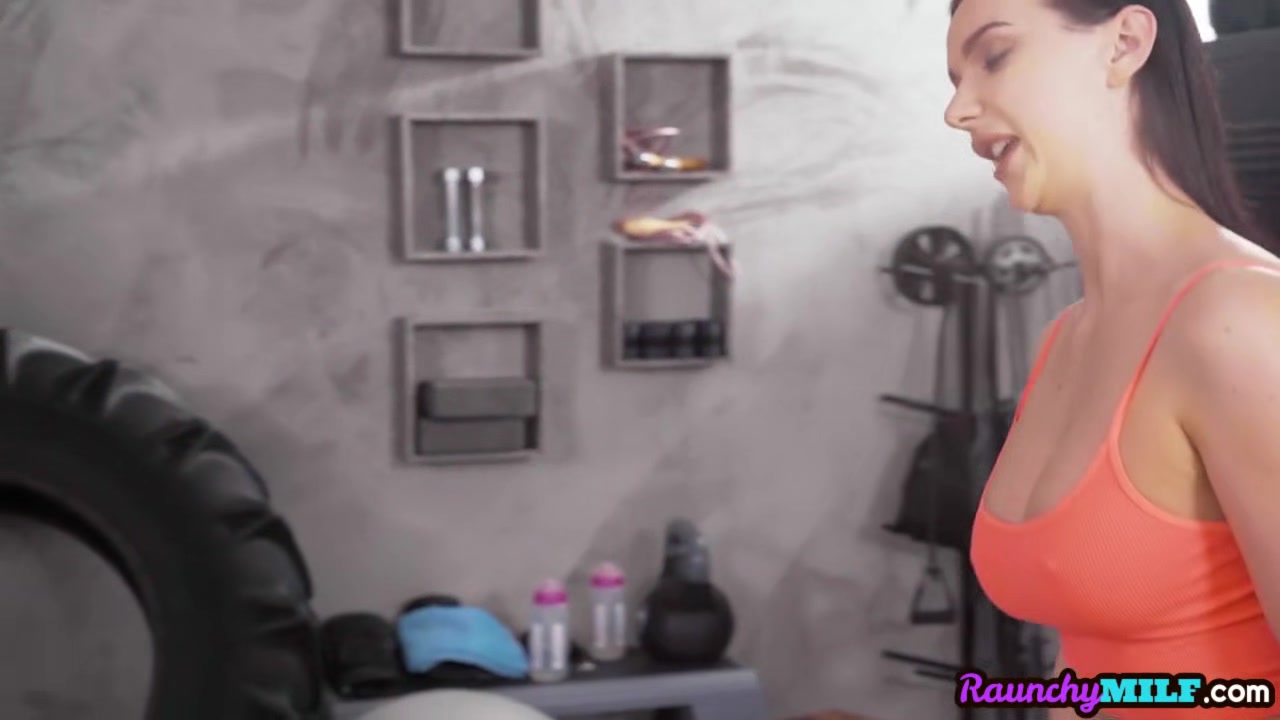 Yoga MILF cuntfucked with perv babe in gym 3some BBC